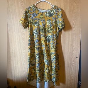 LULAROE Carly floral tshirt dress 🌻